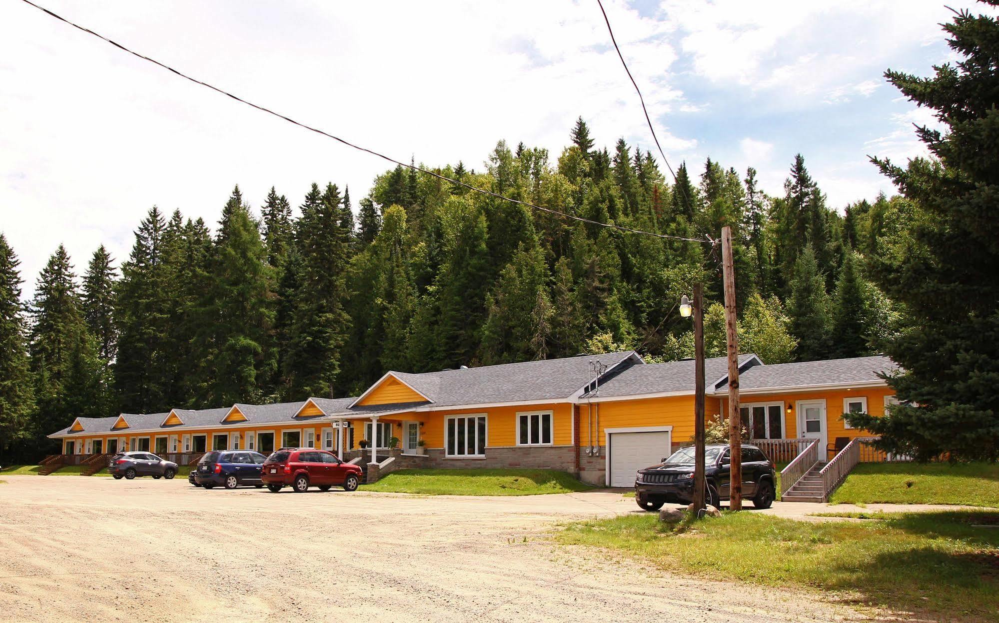 Motel 149 Mont-Tremblant Exterior photo